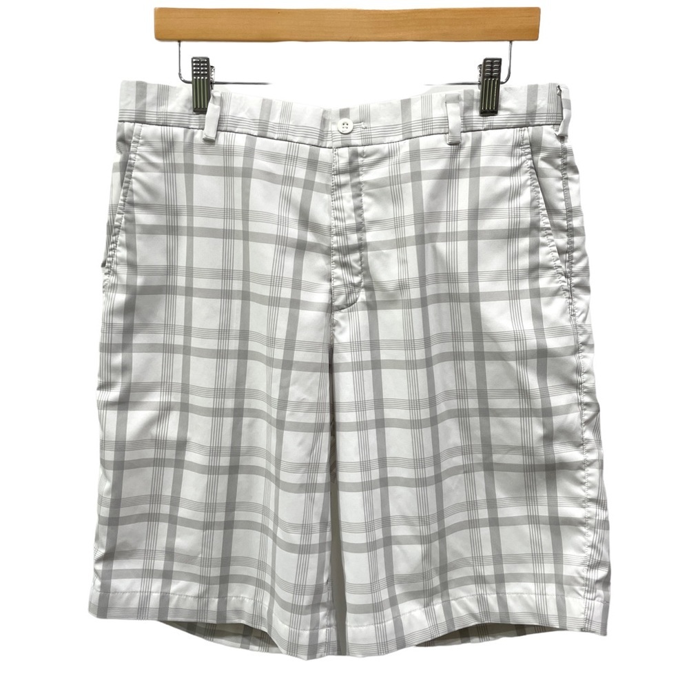 Nike Dri fit men’s golf shorts. Medium. 32